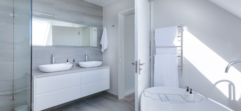 Jak stworzyć funkcjonalne i stylowe wnętrze w łazience?